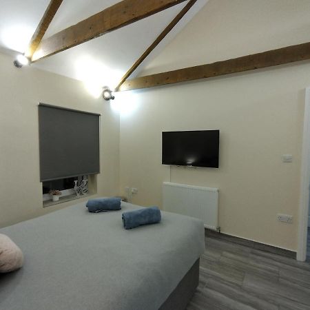 Queens Holiday Apartment 펨브룩도크 외부 사진