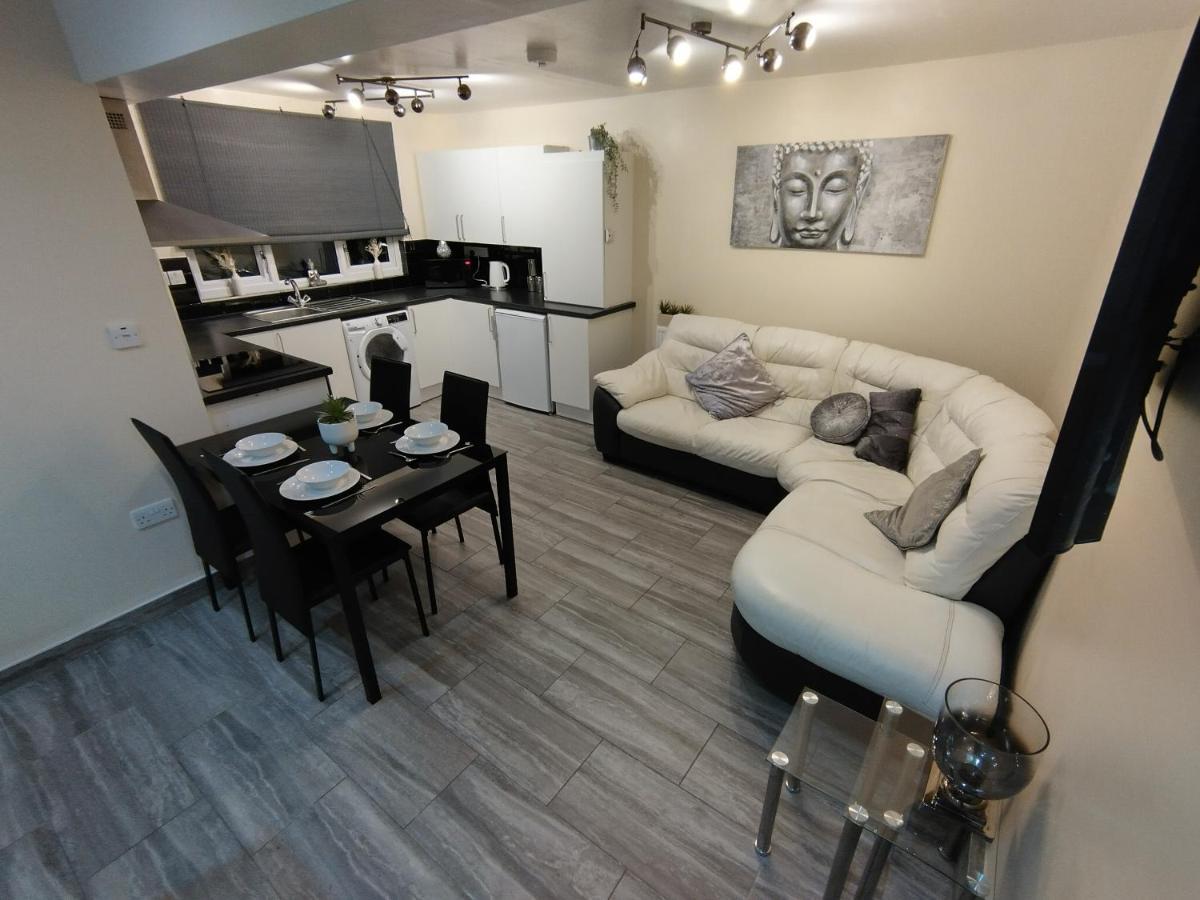 Queens Holiday Apartment 펨브룩도크 외부 사진