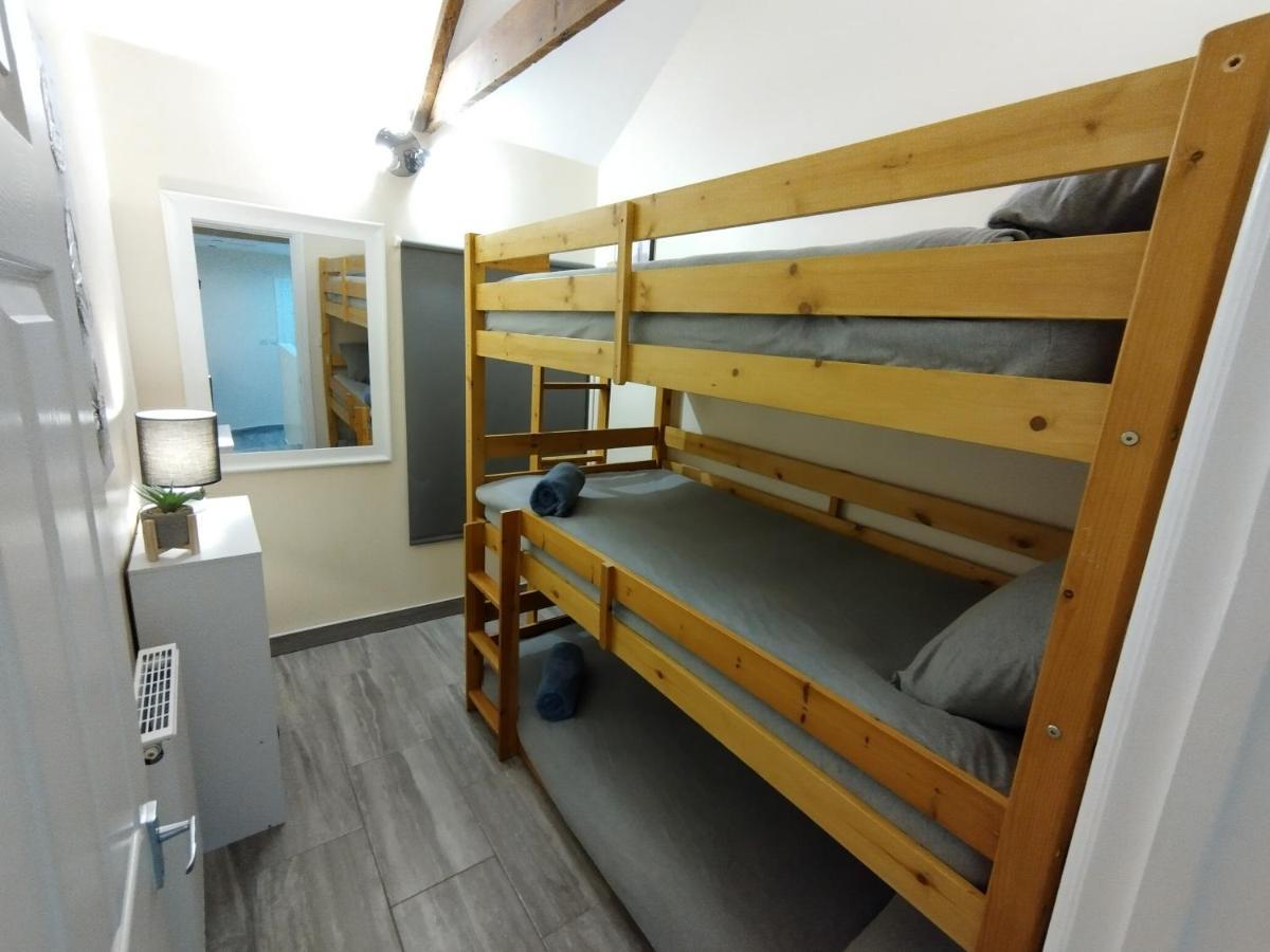 Queens Holiday Apartment 펨브룩도크 외부 사진