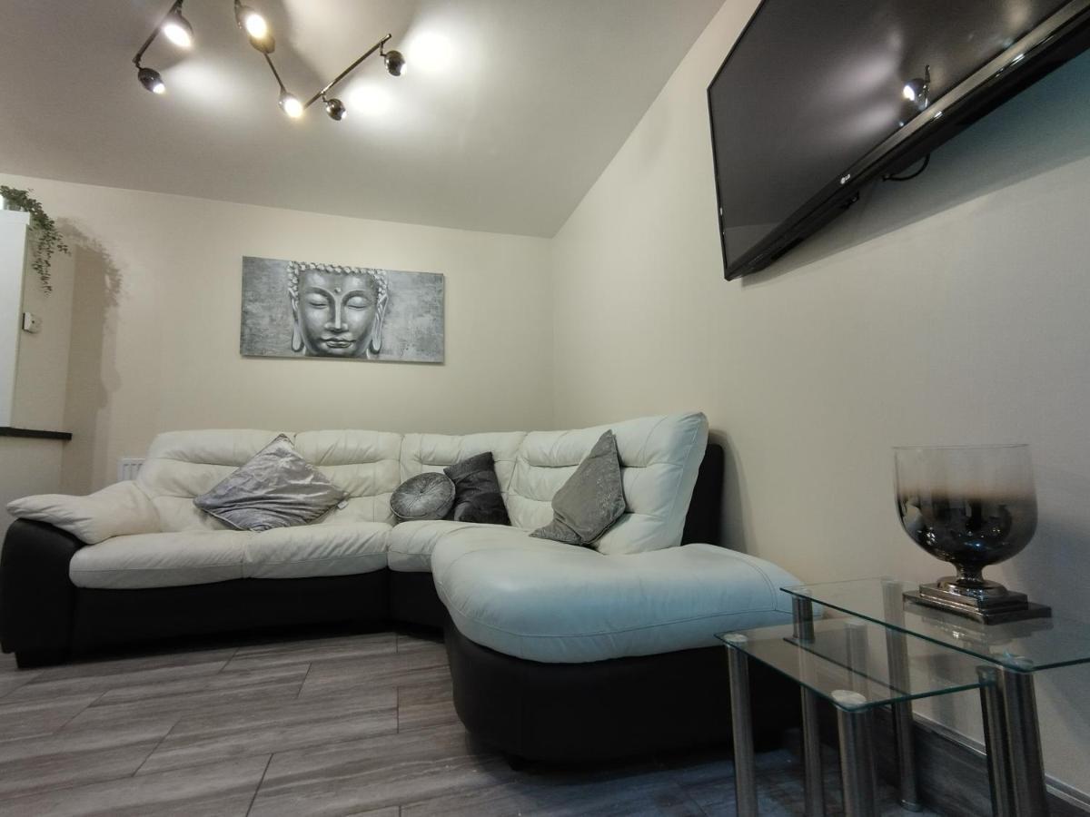 Queens Holiday Apartment 펨브룩도크 외부 사진