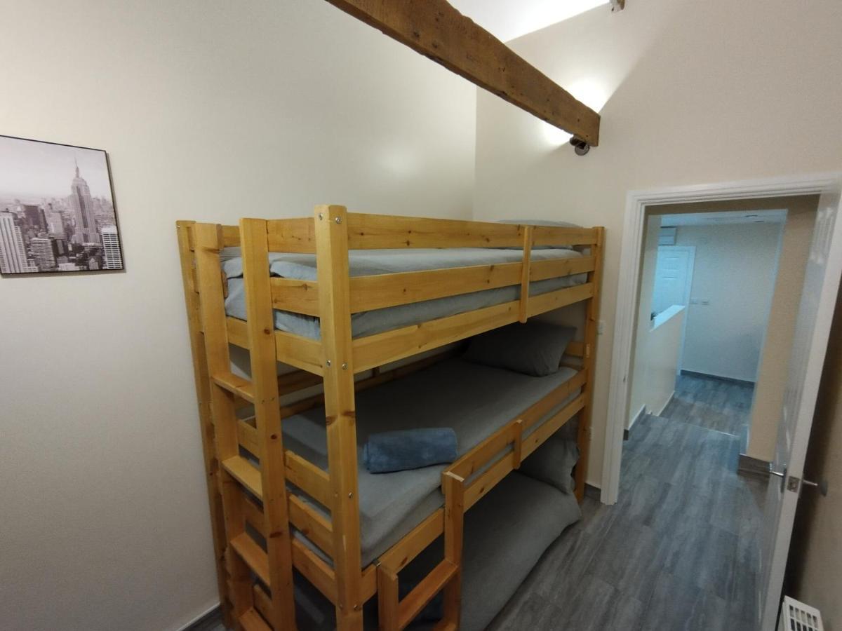 Queens Holiday Apartment 펨브룩도크 외부 사진