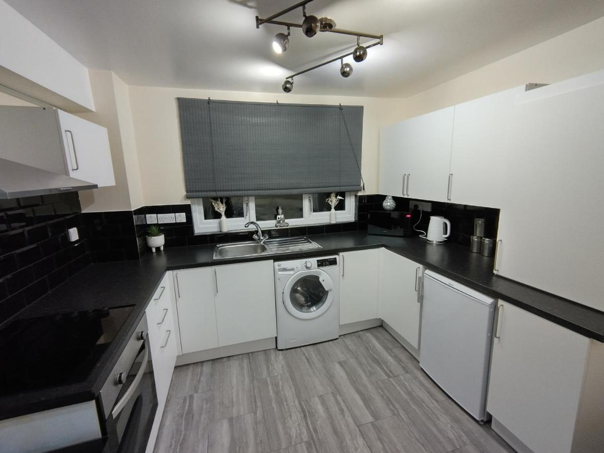 Queens Holiday Apartment 펨브룩도크 외부 사진